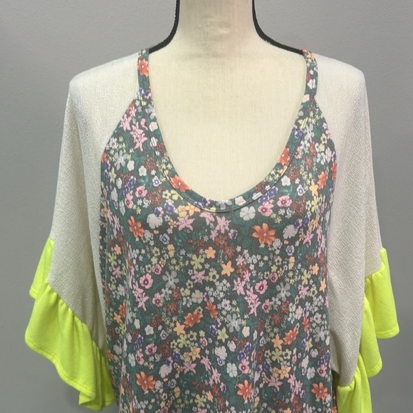 143 Story by Lineup Neon and Floral V-Neck Blouse.  Sz L - Picture 3 of 8
